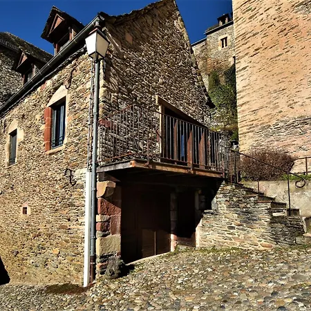 Les Oiseaux De Belcastel, Maison De Belcastel (Aveyron)